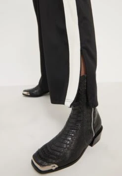 Even&Odd Pantaloni SportiviBlack Donna Pantaloni EV421A0DM-Q11 11 Even&Odd Pantaloni SportiviBlack Donna Pantaloni EV421A0DM-Q11 -Even&Odd 3b077c82594a4e11a007d5b732101374