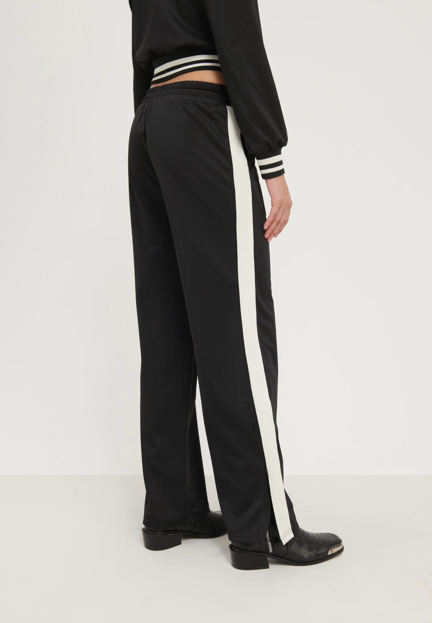 Even&Odd Pantaloni SportiviBlack Donna Pantaloni EV421A0DM-Q11 5 Even&Odd Pantaloni SportiviBlack Donna Pantaloni EV421A0DM-Q11 - immagine 3