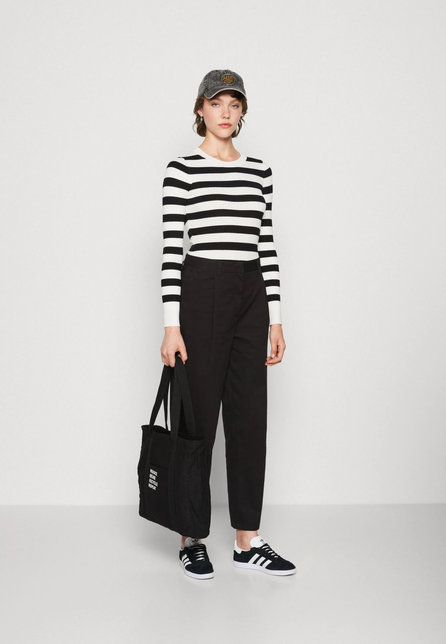 Even&Odd MaglioneBlack/White Donna Maglieria EV421I0AQ-Q12 4 Even&Odd MaglioneBlack/White Donna Maglieria EV421I0AQ-Q12 - immagine 2