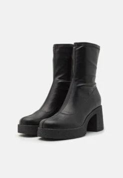 Even&Odd Stivaletti Con PlateauBlack Donna Stivaletti EV411N0IW-Q11 -Even&Odd a949dbdb34f94aa2bfee17673c477832